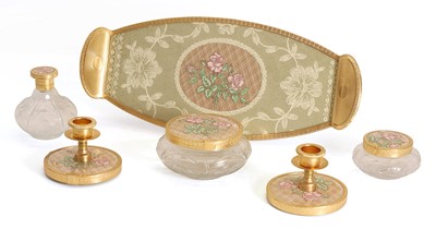Lot 316 - A boxed dressing table set