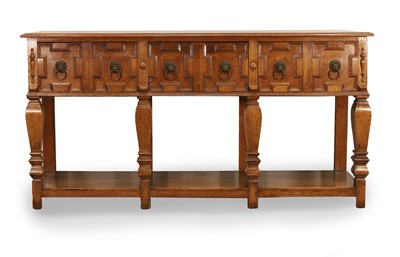 Lot 526 - An oak dresser