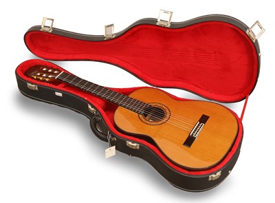 Lot 351 - A 1995 Manuel Raimundo Valencia classical guitar