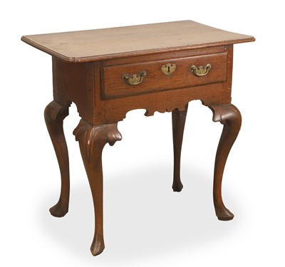 Lot 509 - An oak single drawer side table