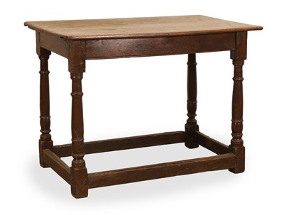 Lot 541 - An oak side table