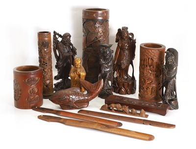 Lot 323 - A collection of Chinese wood and bamboo items