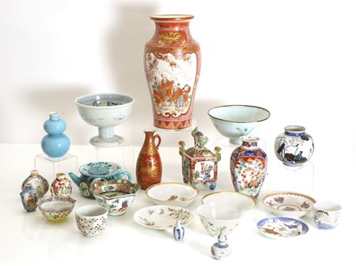 Lot 63 - A collection of Chinese and Japanese porcelain and ceramics