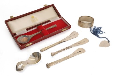 Lot 29 - A collection of contemporary silver items