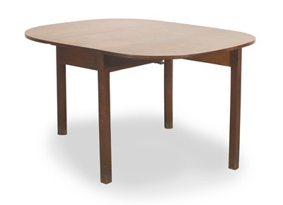Lot 526 - A George III mahogany drop leaf table
