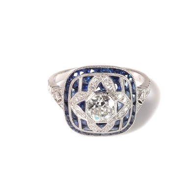 Lot 182 - A sapphire and diamond ring