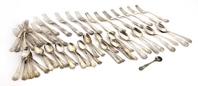 Lot 29 - A harlequin Queens pattern canteen of silver cutlery