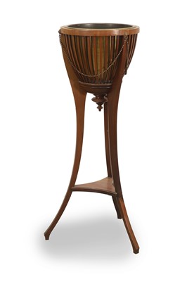Lot 519 - An Edwardian mahogany jardinière
