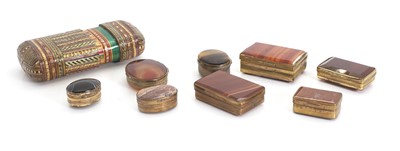 Lot 323 - A collection of agate boxes