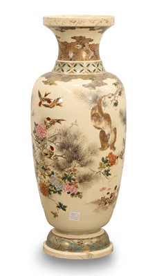 Lot 60 - A large Japanese vase