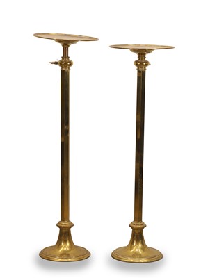 Lot 521 - A pair of brass telescopic plinths