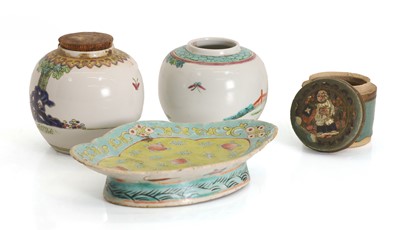 Lot 59 - A pair of Chinese ginger jars